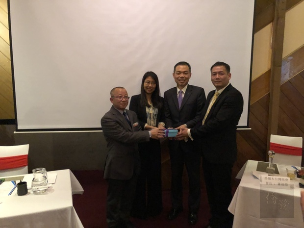 林起文見證墨爾本臺灣商會新舊任會長交接。