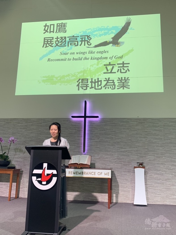 梁瓊文講授闡釋教會主題「如應展翅高飛，立志得地為業」的意涵。