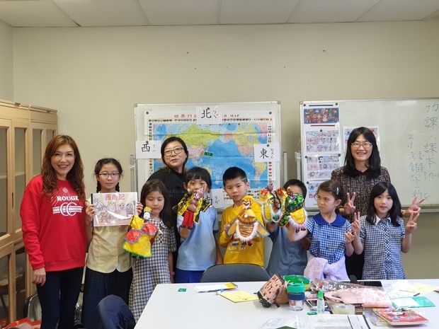 吳春芳(右)、邱琬玉(中)、盧宜苹(左) 。