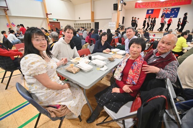 國慶晚會熱鬧場景。