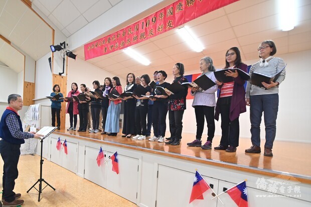 華興合唱團表演。