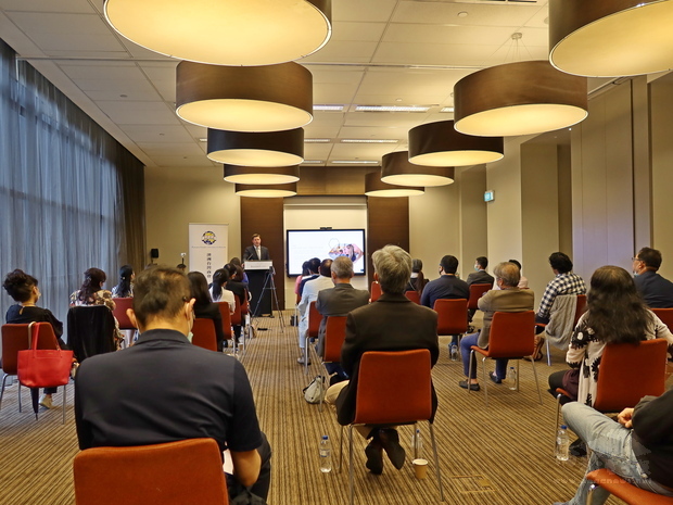 與會僑臺商聚精會神聆聽講座。