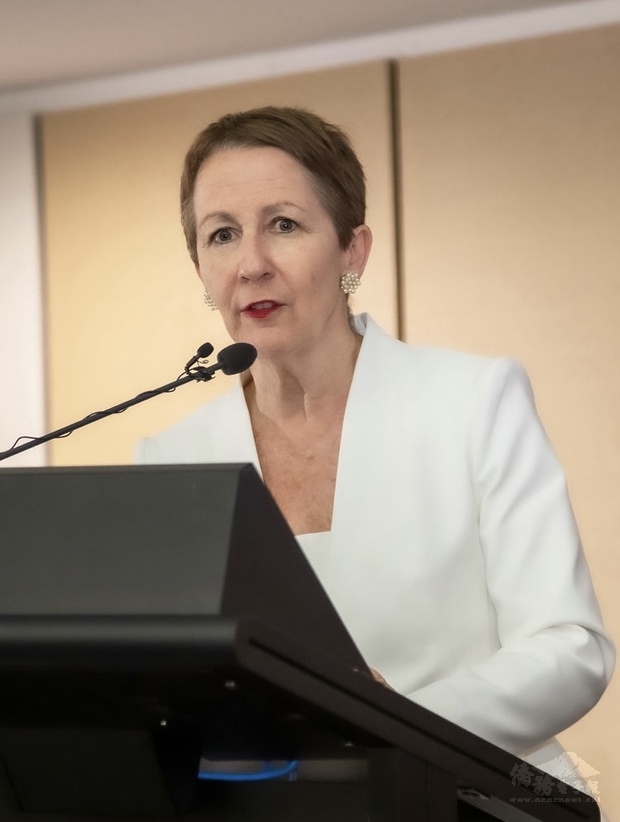 昆州就業暨小型企業廳長Dianne Farmer致詞期盼台商企業持續與澳洲政府合作提升經濟發展。