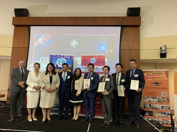 主辦單位致贈與談人感謝狀。