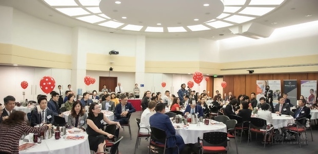 與會人員專注聆聽論壇發表。