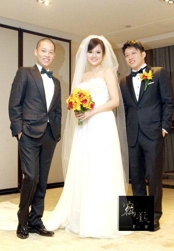Jason Wu designed this wedding gown for his sister-in-law.
吳季剛為嫂嫂設計的婚紗,簡單優雅充滿幸福感。