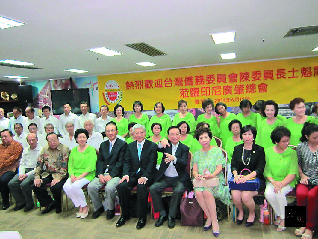 Minister Chen visited the Yayasan Suaka Insan.陳委員長拜會印尼廣肇總會合影。
