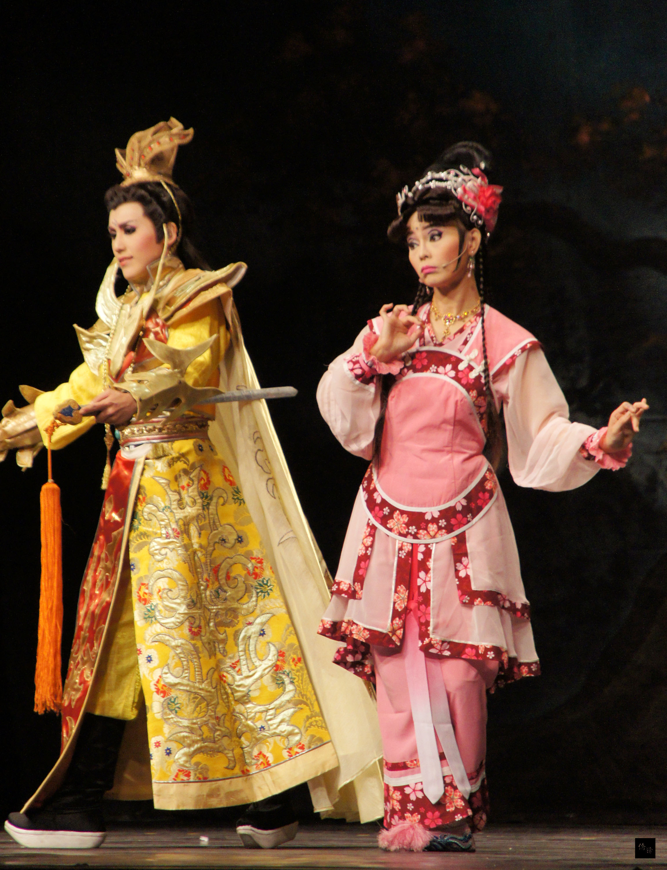 Taiwanese opera troupe Ming Hwa Yuan Arts and Cultural Group, commissioned by OCAC, gave its first performance in Los Angeles. (Photo courtesy of CNA)
為慶祝中華民國104年雙十國慶,僑務委員會遴派「明華園戲劇總團」籌組國慶文化訪問團,於9月18日至10月16日赴美國及加拿大11個城市巡迴訪演12場次,以宣慰當地僑胞。(中央社提供)