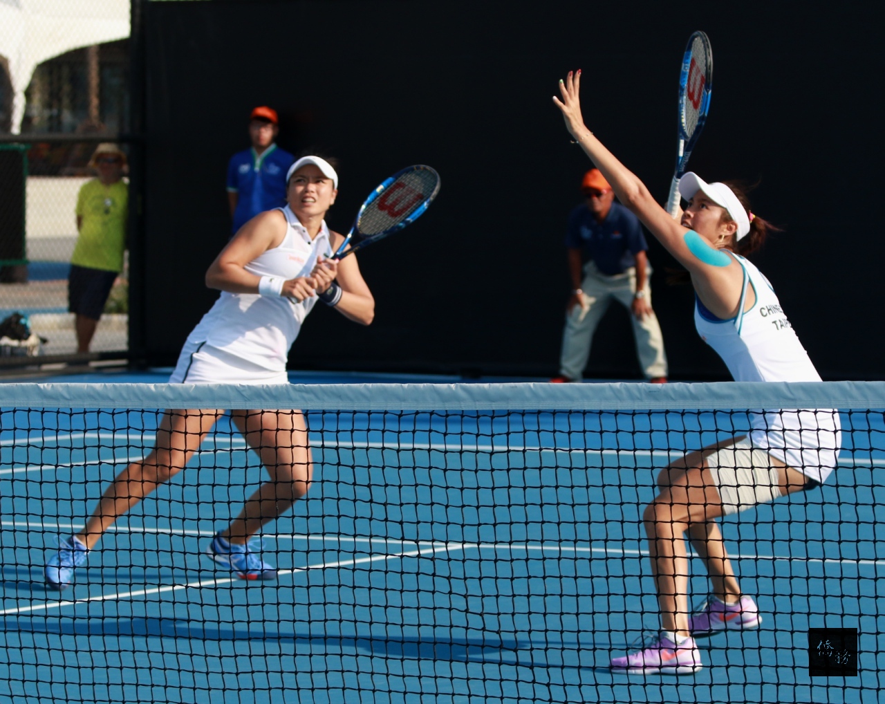 The Taiwanese sister duo of Chan Yung-jan and Chan Hao-ching managed to keep their doubles trophy at home Sunday. (Photo Courtesy of CNA)