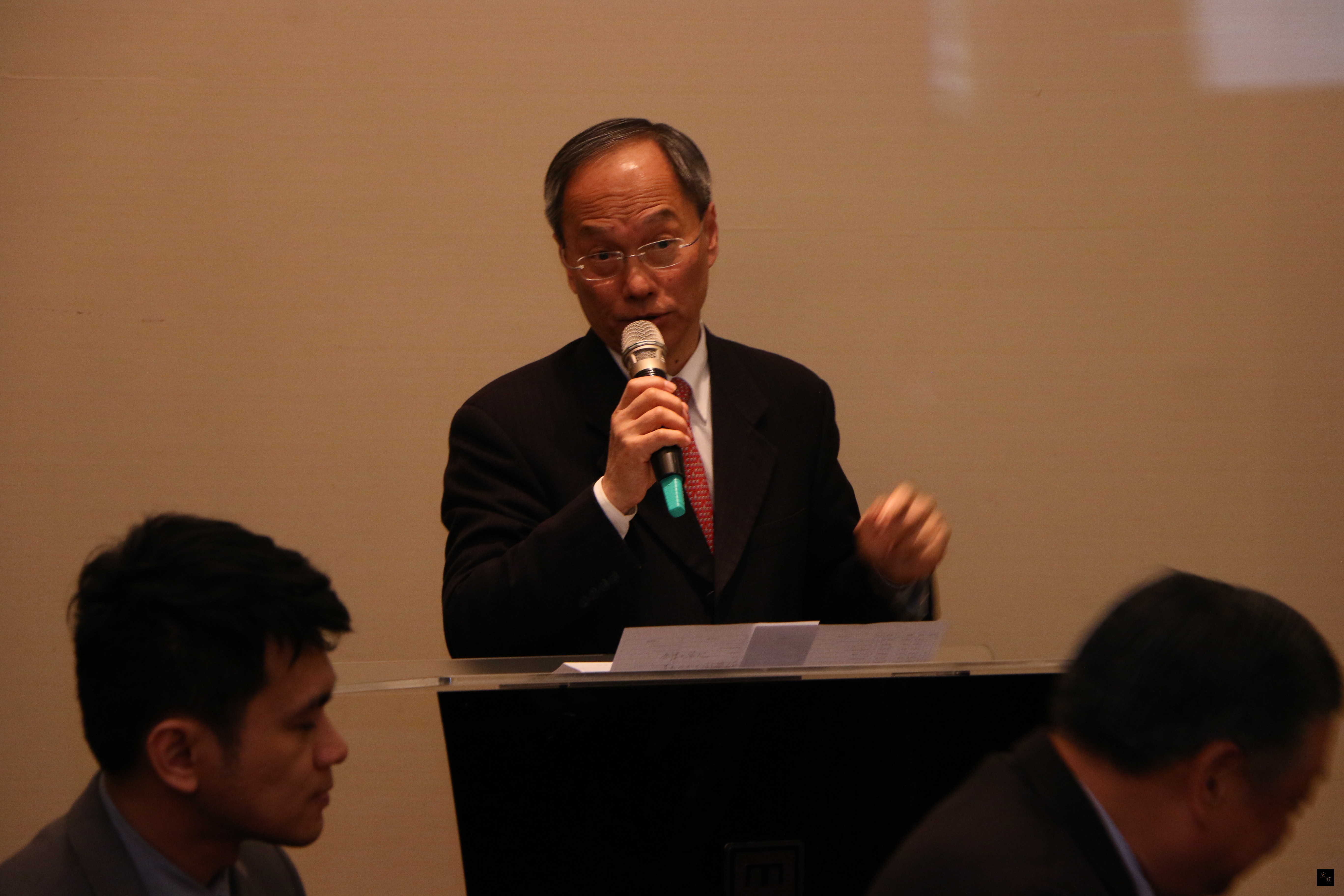 Wu made a speech at the farewell dinner for the participants in the Workshop.