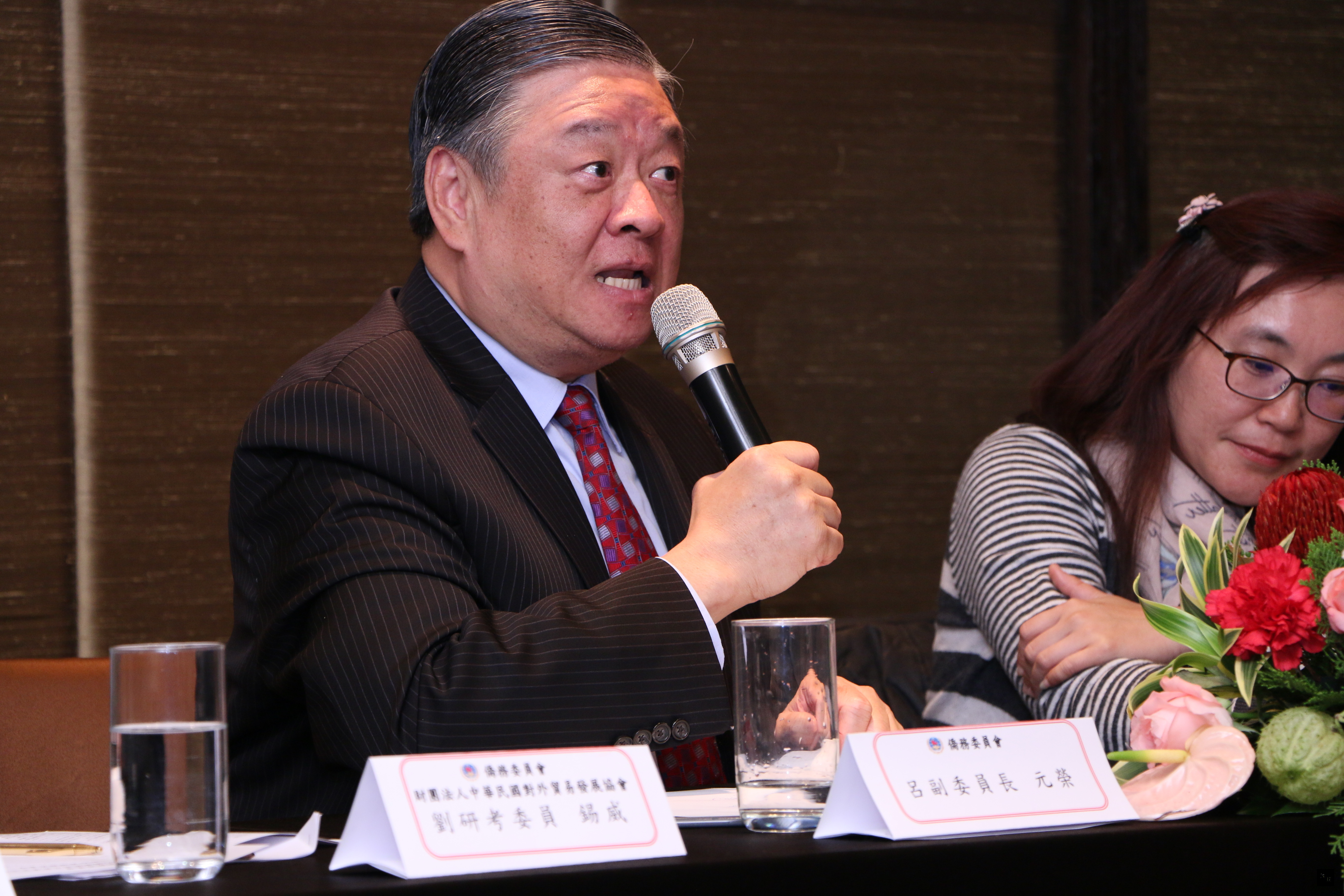 Roy Leu Yuan-rong, the Vice Minister of the OCAC, hosted the General Discussion of the Workshop.