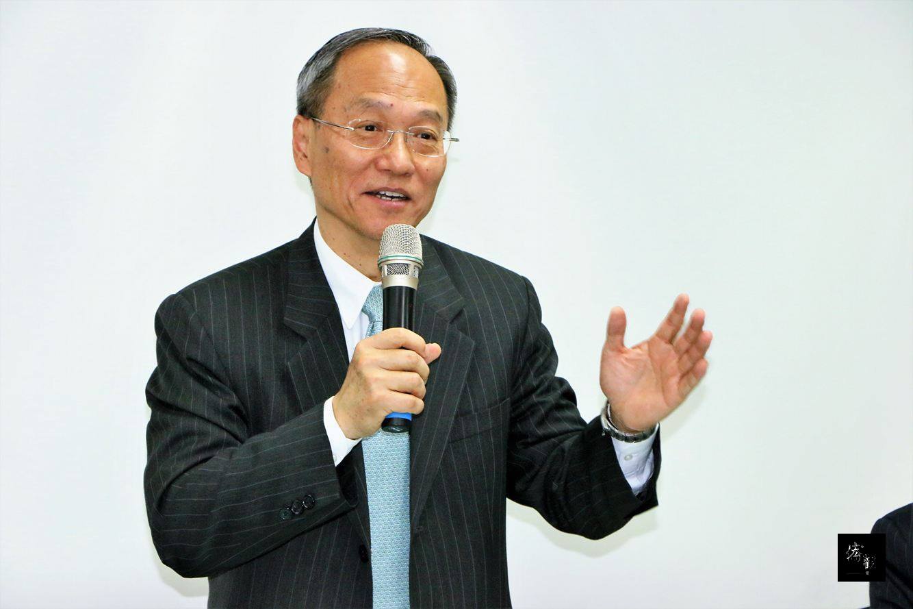 Wu giving a speech.