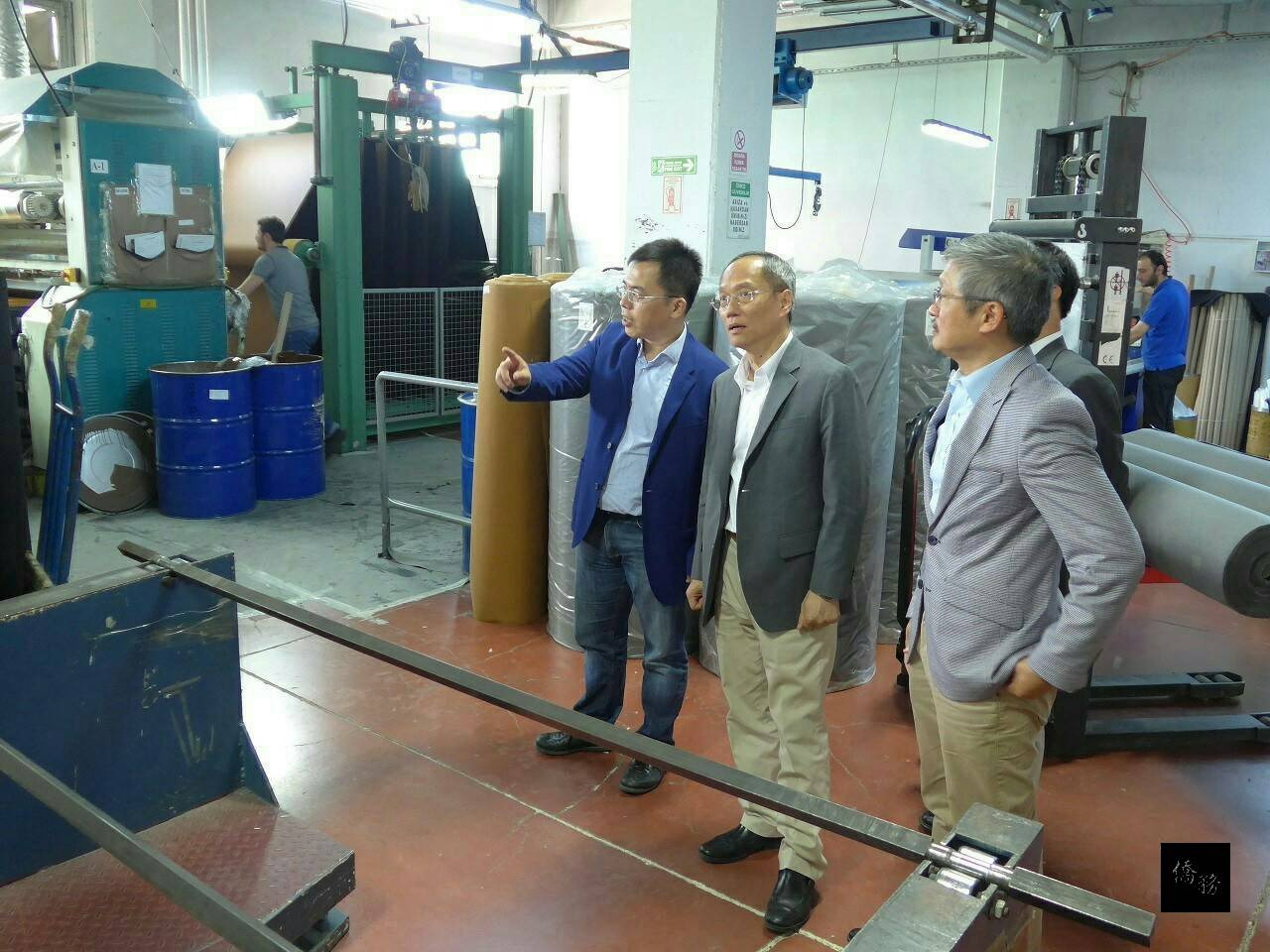 Wu (middle) visited a plastic factory run by Taiwanese businessman Tommy Lin.