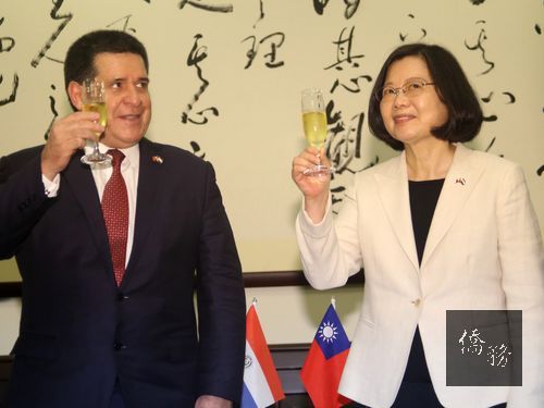Photo courtesy of CNA;President Tsai Ing-wen (right)