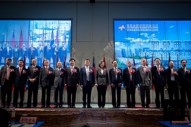 Photo courtesy of the Office of the President; Asia Taiwanese Chambers of Commerce held annual meeting in Taichung. President Tsai Ing-wen, Deputy Speaker of the Legislative Yuan Tsai Chi-chang, and OCAC Minister Wu Hsin-hsing were in attendance.