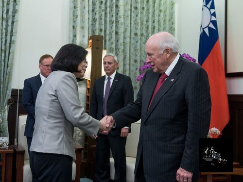 President Tsai Ing-wen (left) ; Photo courtesy of the Presidential Office