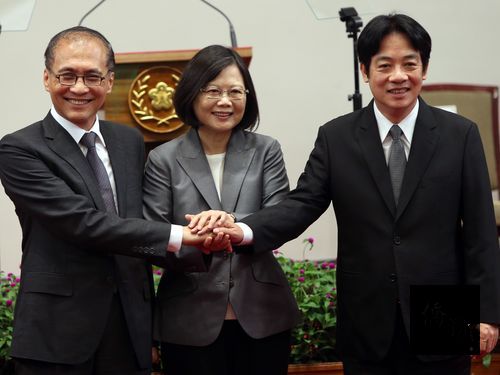 Outgoing premier Lin Chuan, President Tsai Ing-wen, and newly-appointed premier Lai Ching-te (from left to right); photo courtesy of CNA