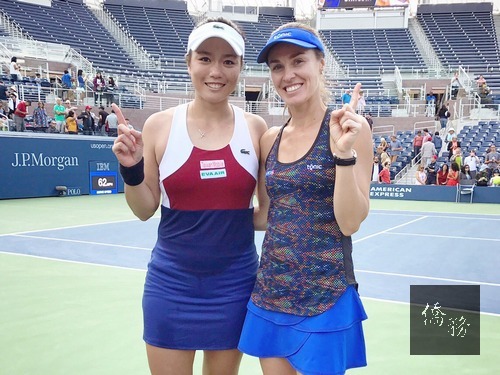 Chan Yung-jan (left) and Swiss partner Martina Hingis;photo courtesy of CNA