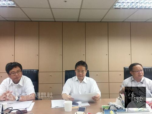 Hsinchu Science Park Director-General Wayne Wang (left), Central Taiwan Science Park Director-General Chen Ming-huang (center) and Southern Taiwan Science Park Director-General Lin Wei-cheng (right); photo courtesy of CNA