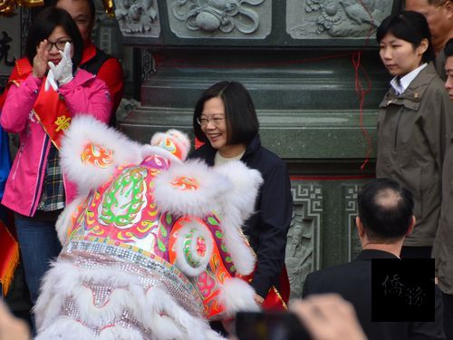 President Tsai Ing-wen (center); photo courtesy of CNA