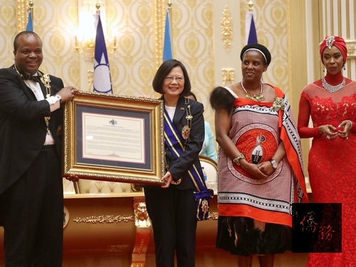 President Tsai Ing-wen (second left) meets with Swaziland's King Mswati III (left)/Photo courtesy of CNA