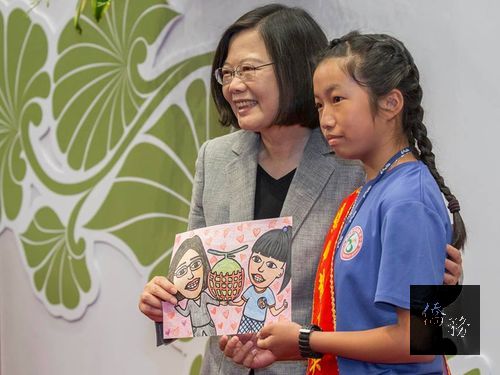 President Tsai Ing-wen (left); image taken from President Tsai's Facebook page