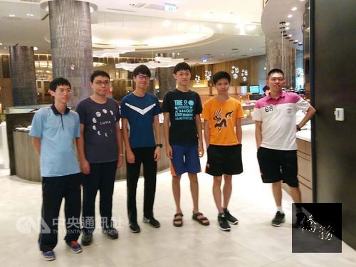From left to right: Huang Wei-ping, Cheng Tien-sheng, Lin Ting-feng, Wang Shih-yu, Shih Yu-sheng and Cheng Jung-tao/Photo courtesy of the Ministry of Education