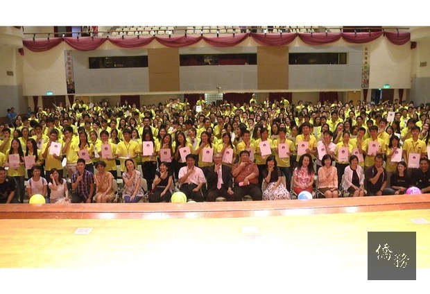 590 youth volunteers from the United States, Canada, United Kingdom, South Africa, Australia and Belize taught English at schools in rural areas in Taiwan.