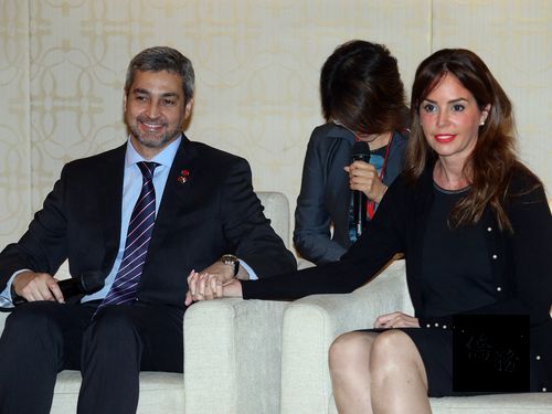 Paraguayan President Mario Abdo Benitez (left) and his wife Silvana Lopez Moreira de Abdo. / Photo courtesy of CNA