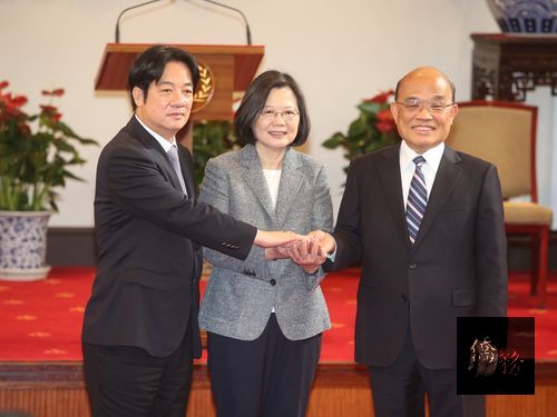 Outgoing Premier Lai Ching-te, President Tsai Ing-wen and Premier-designate Su Tseng-chang./Photo courtesy of CNA