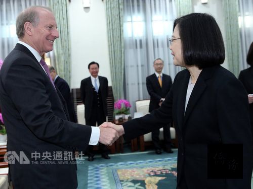 President Tsai Ing-wen (front, right) and Richard Haass (front, left)/Photo courtesy of CNA