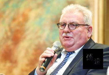 European Parliament-Taiwan Friendship Group chairman Werner Langen speaks at a news conference in Taipei yesterday. / Photo courtesy of Taipei Times
