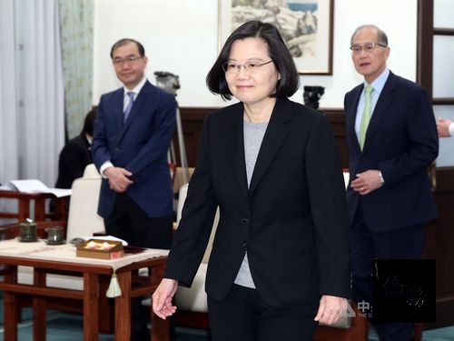 President Tsai Ing-wen (center) / Photo courtesy of CNA
