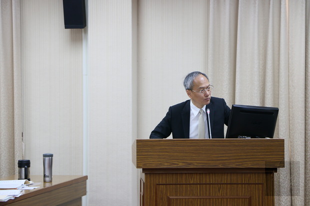 The Overseas Community Affairs Council would begin handling its work from a national security perspective to counter China’s “united front” tactics, council Minister Wu Hsin-hsing said yesterday