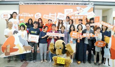 Students and faculty from Chung Yuan Christian University’s off-campus learning program pose for photographers in Taoyuan on Wednesday./ Photo courtesy of Taipei Times