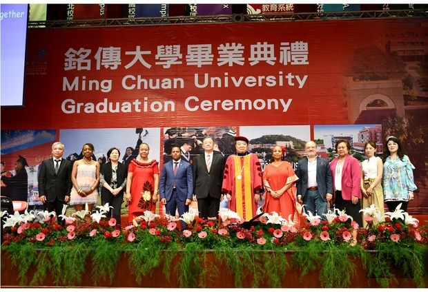 OCAC Vice Minister Roy Yuan-Rong Leu (6th from left) and Ming Chuan University President Lee Chuan (7th from left)in a group photograph with the ambassadors of nine countries including Belize, the Solomon Islands and the Kingdom of Eswatini.
