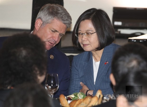 U.S. Representative Michael McCaul (left) and President Tsai Ing-wen/Photo courtesy of CNA