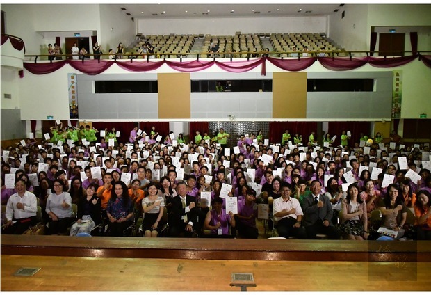OCAC Vice Minister Leu and the volunteers.