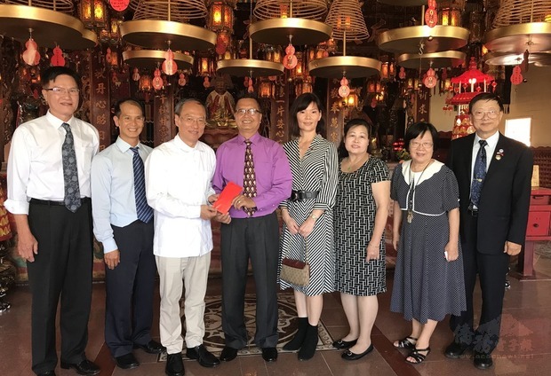 Minister Wu visited the Guanyin Temple