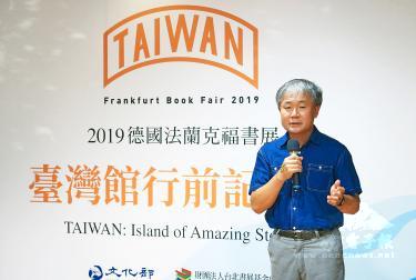 Essayist and novelist Liao Hung-chi speaks at a news conference held by the Ministry of Culture at the Taipei Artists’ Village on Wednesday before traveling to Germany to support the Taiwan Pavilion at the Frankfurt Book Fair./Photo courtesy of CNA