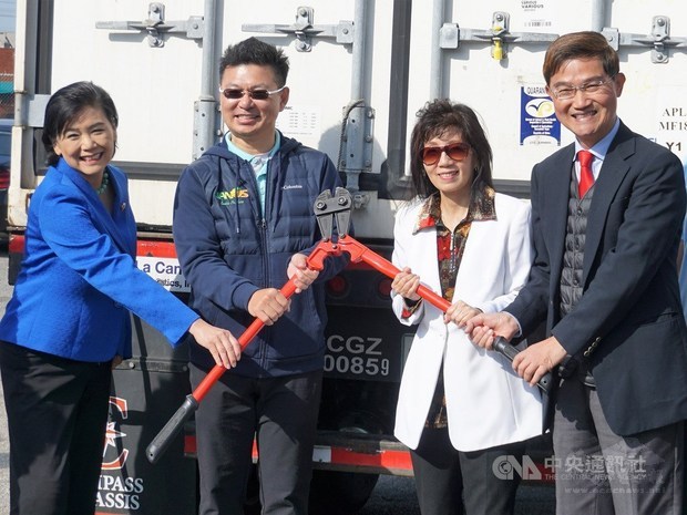 U.S. Congresswoman Judy Chu (first from left)./Photo courtesy of CNA