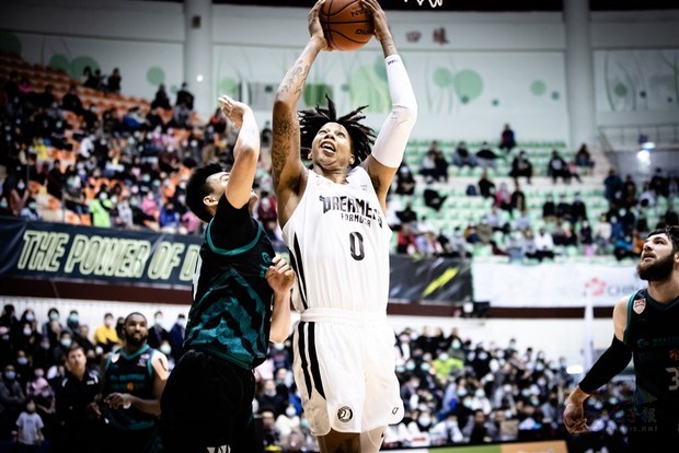 Formosa Dreamers center Ryan Watkins (front, center) / Photo courtesy of the Formosa Dreamers