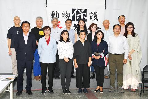 Council of Agriculture Minister Chen Chi-chung, front row left, attends the founding news conference of an alliance to promote animal welfare legislation in Taipei yesterday.Feb 27, 2020/Photo courtesy of CNA