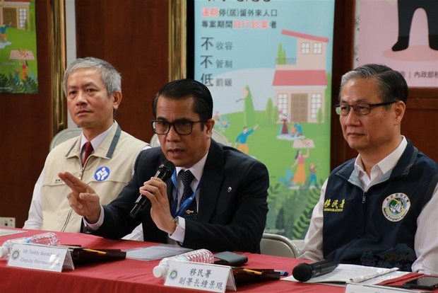 MOL's WDA Deputy Director-General Tsai Meng-liang（left), Indonesia's Deputy Representative Teddy Surachmat (center), and NIA Deputy Director-General Bill Chung (right) / Photo courtesy of the NIA