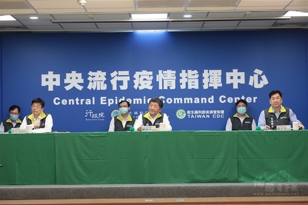 Health Minister Chen Shih-chung (front, center) and CECC Deputy Commander Chen Tsung-yen (front, right) / Photo courtesy of the Central Epidemic Command Center