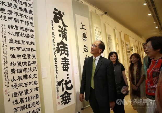 Legislative Yuan Speaker You Si-kun (left) / Photo courtesy of CNA