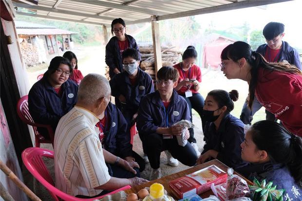 Department of Social Work of Tzu Chi University engaged in community services in Thailand.