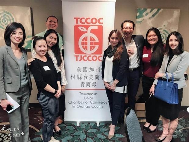 Danny Chen (3rd from the right) used to lead the TJCCOC in Orange County. He is now elected as the President of the TJCCNA and continues to promote the exchange and mutual assistance among young overseas Taiwanese businessmen.