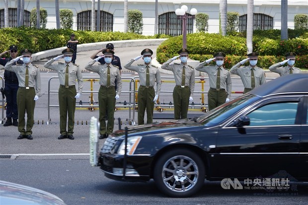 Military police officers outside the Presidential Office salute when the motorcade passes by. Photo courtesy of CNA
