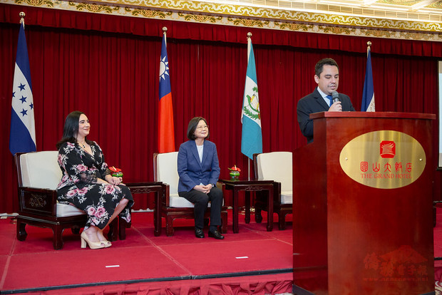 President Tsai attends a reception for the 199th anniversary of the independence of Central America.